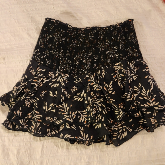 Zara black floral eyelet mini sports size small to medium - Picture 4 of 11